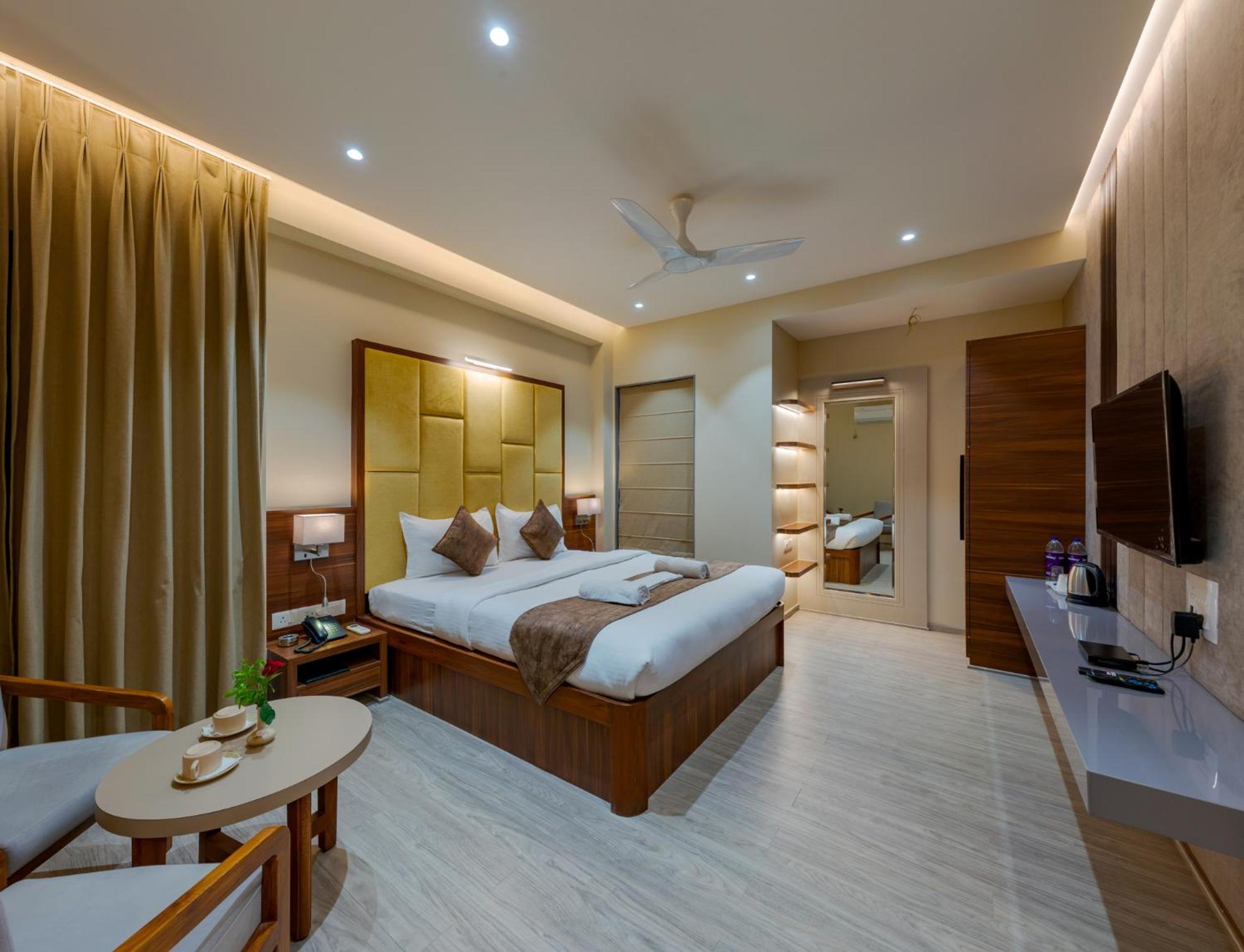 Hotel Woodland Колхапур Экстерьер фото